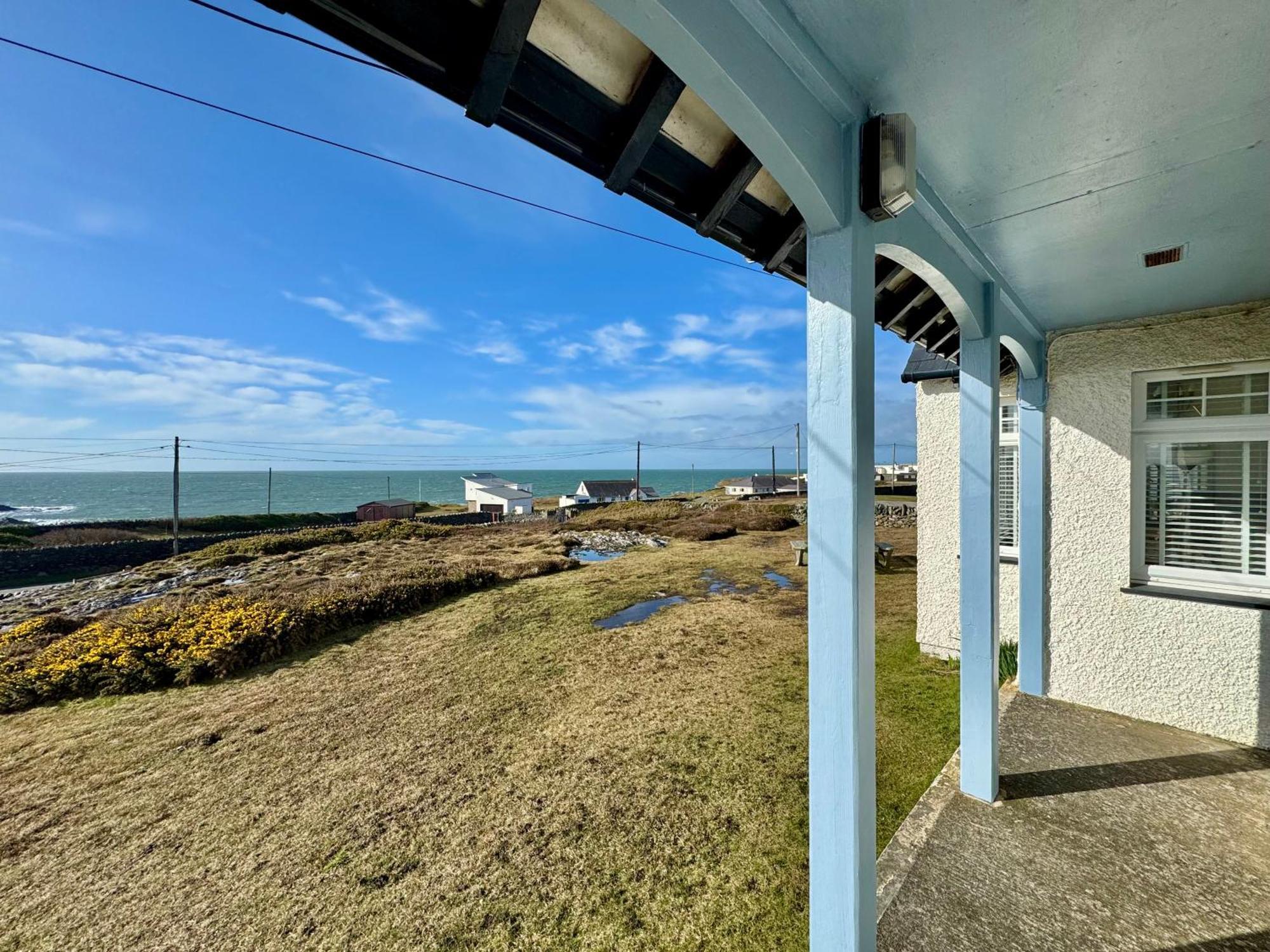 The Crest- 4 Bed Sea View Property -trearddur Bay Vakantiehuis